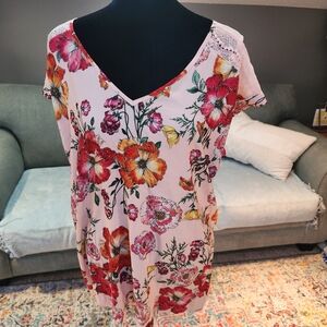 Express Pink Floral V-Neck Womens Top Blouse Size Large Lace Detail